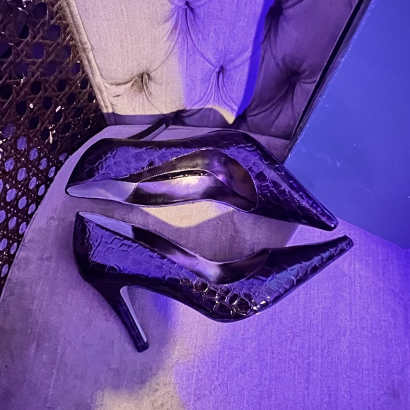 J. RENEE - Picture 4 of 8